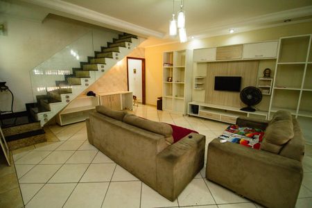 Casa para alugar com 140m², 3 quartos e 2 vagasSala