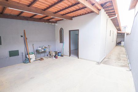 Casa para alugar com 220m², 2 quartos e 2 vagas Casa para alugar com 220m², 2 quartos e 2 vagasgaragem / quintal