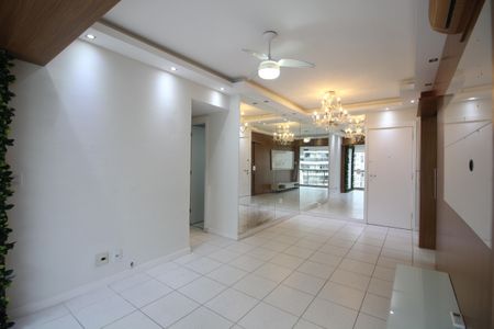 Apartamento para alugar com 75m², 2 quartos e 1 vagaSala