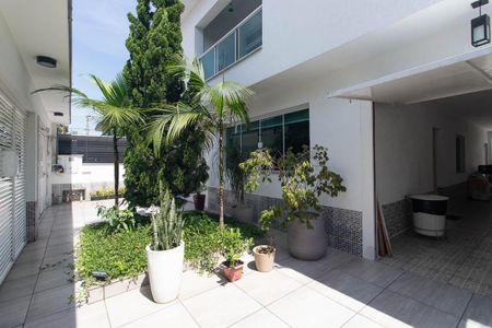 Casa para alugar com 206m², 4 quartos e 5 vagas Casa para alugar com 206m², 4 quartos e 5 vagasGaragem