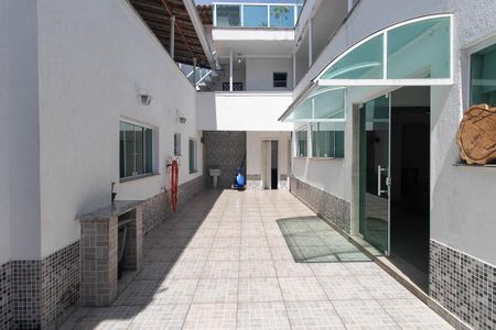 Casa para alugar com 206m², 4 quartos e 5 vagas Casa para alugar com 206m², 4 quartos e 5 vagasQuintal