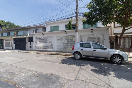 Casa para alugar com 206m², 4 quartos e 5 vagas Casa para alugar com 206m², 4 quartos e 5 vagasFachada