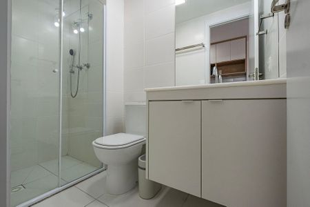Banheiro de kitnet/studio para alugar com 1 quarto, 27m² em Pompeia, São Paulo