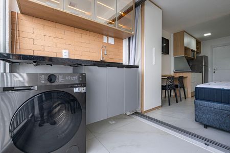 Varanda de kitnet/studio para alugar com 1 quarto, 27m² em Pompeia, São Paulo