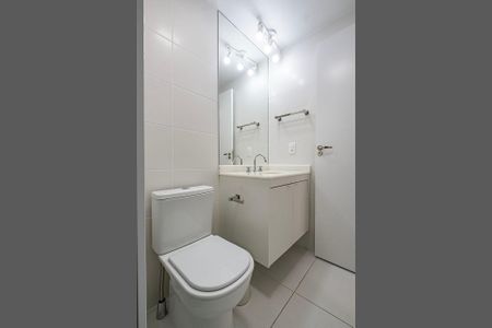 Banheiro de kitnet/studio para alugar com 1 quarto, 27m² em Pompeia, São Paulo