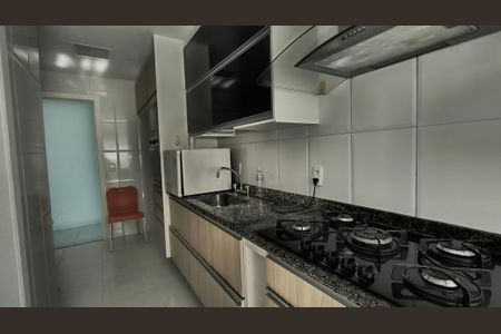 Apartamento à venda com 95m², 3 quartos e 2 vagas Apartamento à venda com 95m², 3 quartos e 2 vagasCozinha e Área de Serviço