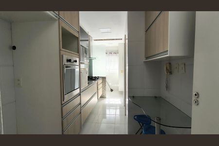 Apartamento à venda com 95m², 3 quartos e 2 vagas Apartamento à venda com 95m², 3 quartos e 2 vagasCozinha e Área de Serviço