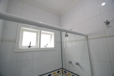 Casa de condomínio para alugar com 454m², 4 quartos e 3 vagasBanheiro