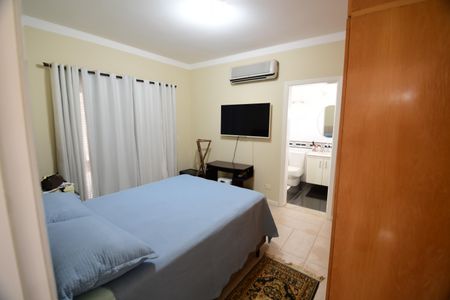 Casa de condomínio para alugar com 454m², 4 quartos e 3 vagasQuarto 3 - Suíte 