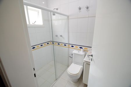 Casa de condomínio para alugar com 454m², 4 quartos e 3 vagasBanheiro