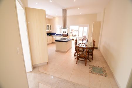 Casa de condomínio para alugar com 454m², 4 quartos e 3 vagasCozinha