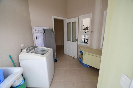 Casa de condomínio para alugar com 454m², 4 quartos e 3 vagasÁrea de Serviço