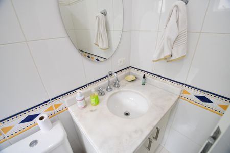 Casa de condomínio para alugar com 454m², 4 quartos e 3 vagasBanheiro