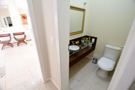 Casa de condomínio para alugar com 454m², 4 quartos e 3 vagasLavabo