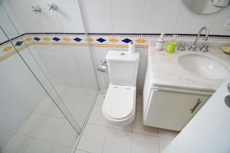 Casa de condomínio para alugar com 454m², 4 quartos e 3 vagasBanheiro