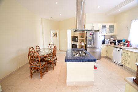 Casa de condomínio para alugar com 454m², 4 quartos e 3 vagasCozinha