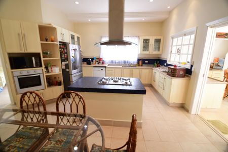 Casa de condomínio para alugar com 454m², 4 quartos e 3 vagasCozinha