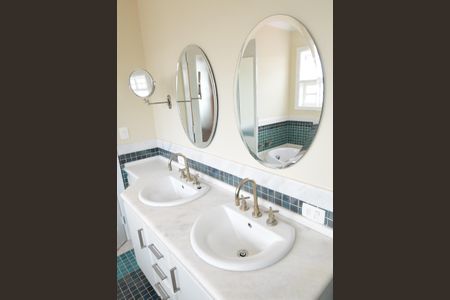 Casa de condomínio para alugar com 454m², 4 quartos e 3 vagasBanheiro Suíte 