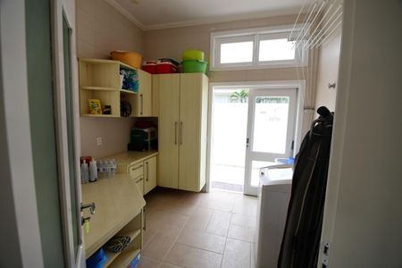 Casa de condomínio para alugar com 454m², 4 quartos e 3 vagasÁrea de Serviço