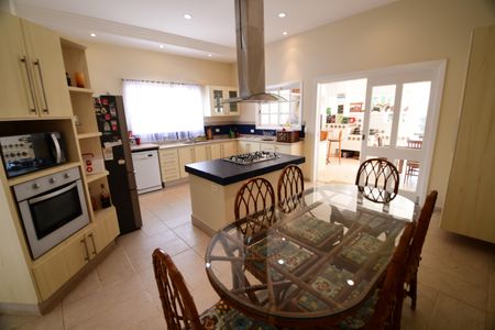 Casa de condomínio para alugar com 454m², 4 quartos e 3 vagasCozinha