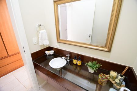 Casa de condomínio para alugar com 454m², 4 quartos e 3 vagasLavabo