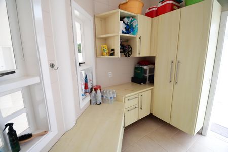 Casa de condomínio para alugar com 454m², 4 quartos e 3 vagasÁrea de Serviço