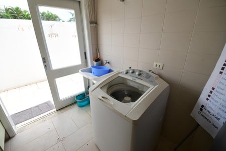 Casa de condomínio para alugar com 454m², 4 quartos e 3 vagasÁrea de Serviço