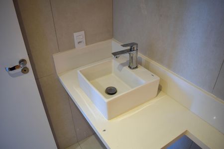 Apartamento à venda com 84m², 2 quartos e 1 vaga Apartamento à venda com 84m², 2 quartos e 1 vagaBanheiro