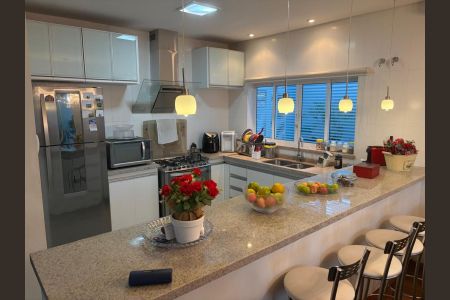 Casa à venda com 249m², 4 quartos e 4 vagas Casa à venda com 249m², 4 quartos e 4 vagasFoto 01