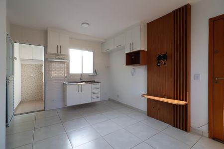 Sala/Cozinha de apartamento para alugar com 2 quartos, 40m² em Vila Nhocuné, São Paulo