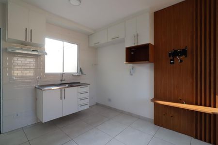 Sala/Cozinha de apartamento para alugar com 2 quartos, 40m² em Vila Nhocuné, São Paulo