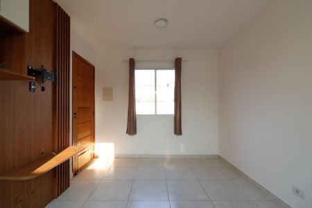 Sala/Cozinha de apartamento para alugar com 2 quartos, 40m² em Vila Nhocuné, São Paulo