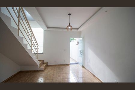 Casa para alugar com 68m², 2 quartos e 1 vagaSala 
