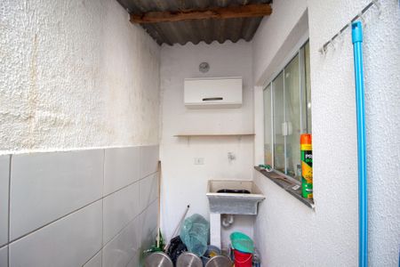 Casa para alugar com 68m², 2 quartos e 1 vagaÁrea de Serviço