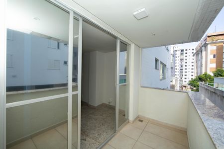 Apartamento à venda com 96m², 3 quartos e 2 vagasVARANDA