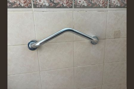 Apartamento à venda com 55m², 2 quartos e 1 vagaDetalhe do banheiro