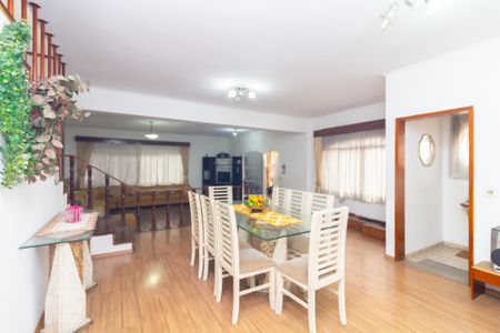 Casa à venda com 321m², 6 quartos e 5 vagas Casa à venda com 321m², 6 quartos e 5 vagasSala de Jantar