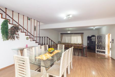 Casa à venda com 321m², 6 quartos e 5 vagas Casa à venda com 321m², 6 quartos e 5 vagasSala de Jantar