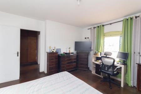 Casa à venda com 321m², 6 quartos e 5 vagas Casa à venda com 321m², 6 quartos e 5 vagasSuíte