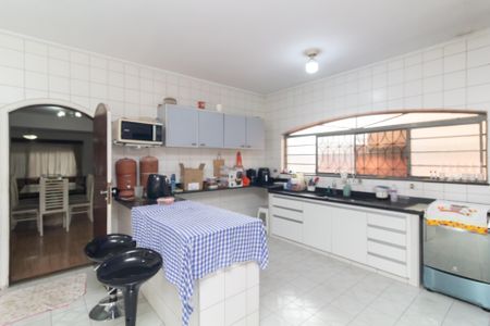 Casa à venda com 321m², 6 quartos e 5 vagas Casa à venda com 321m², 6 quartos e 5 vagasCozinha