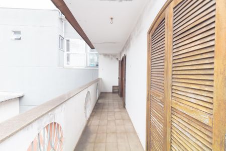 Casa à venda com 321m², 6 quartos e 5 vagas Casa à venda com 321m², 6 quartos e 5 vagasVaranda