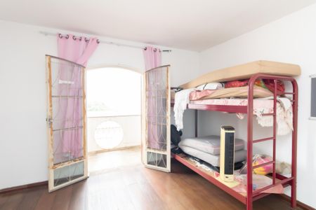 Casa à venda com 321m², 6 quartos e 5 vagas Casa à venda com 321m², 6 quartos e 5 vagasQuarto 3