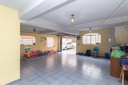 Casa à venda com 321m², 6 quartos e 5 vagas Casa à venda com 321m², 6 quartos e 5 vagasGaragem