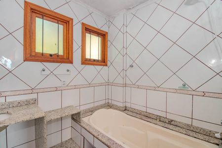 Casa para alugar com 216m², 5 quartos e 3 vagas Casa para alugar com 216m², 5 quartos e 3 vagasBanheiro da Suíte