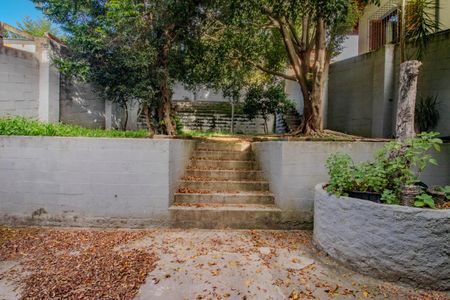 Casa para alugar com 216m², 5 quartos e 3 vagas Casa para alugar com 216m², 5 quartos e 3 vagasPátio