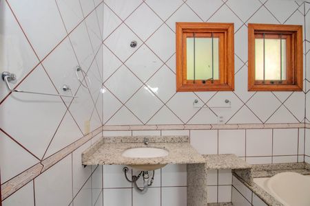 Casa para alugar com 216m², 5 quartos e 3 vagas Casa para alugar com 216m², 5 quartos e 3 vagasBanheiro da Suíte