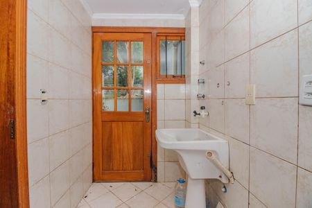 Casa para alugar com 216m², 5 quartos e 3 vagas Casa para alugar com 216m², 5 quartos e 3 vagasCozinha e Área de Serviço