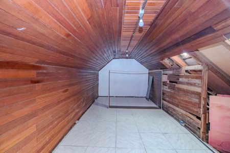 Casa para alugar com 216m², 5 quartos e 3 vagas Casa para alugar com 216m², 5 quartos e 3 vagasSótão