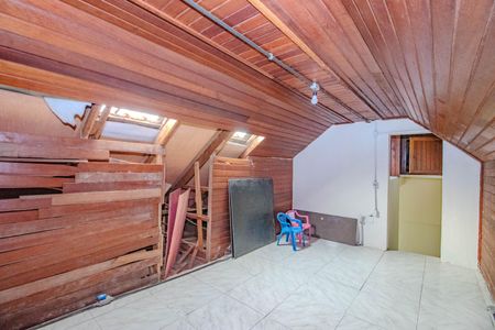 Casa para alugar com 216m², 5 quartos e 3 vagas Casa para alugar com 216m², 5 quartos e 3 vagasSótão