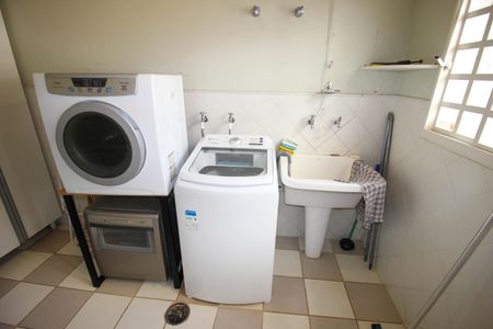 Casa de condomínio para alugar com 380m², 4 quartos e 4 vagas